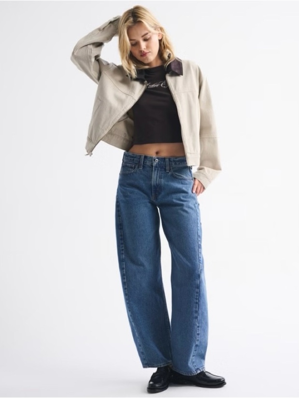 Abercrombie & Fitch The Mid Rise Barrel Jean in Medium Wash Size 0 short